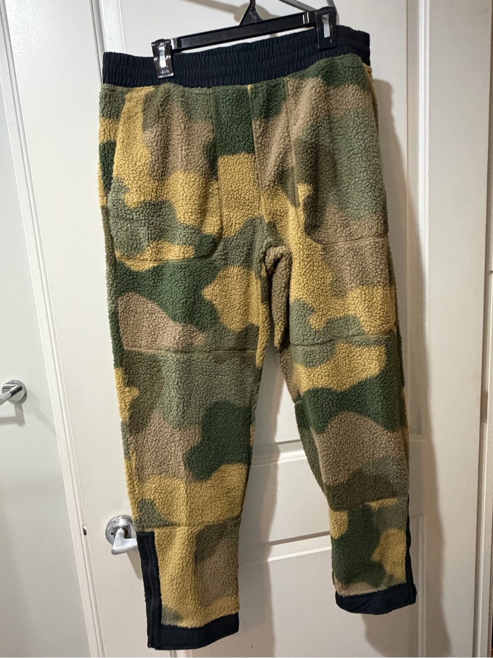 Mountain Hardwear Camo Sherpa Fleece Jogger Pants - Green & Tan
